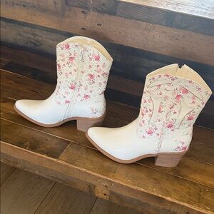 Pierre Dumas Pink Floral Cream Heeled Boots